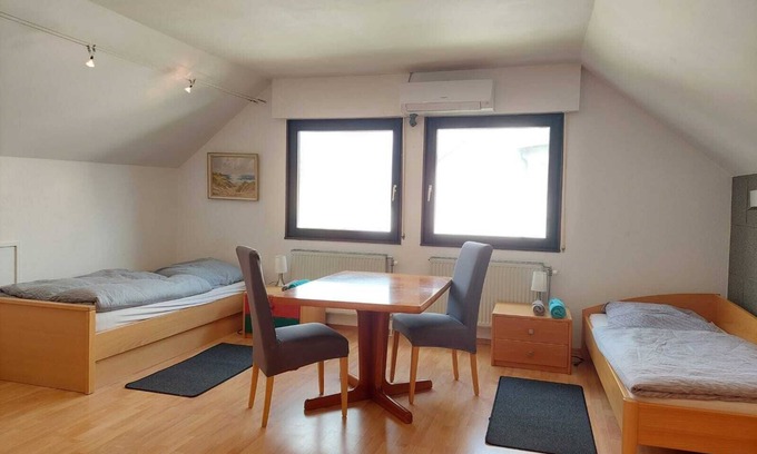 Herzogenaurach Apartamento | 2 x 2 camas. para 4 personas, muy cerca de Erlangen, Nuremberg, a 3 km de A3, tranquilo