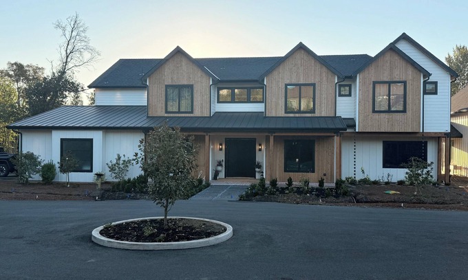 Sherwood - Tualatin South Casa | 20 acres, Sauna, Theater, GameRm, Sports Ct, Turf, Outdoor Kitchen, PlayRm, Gym