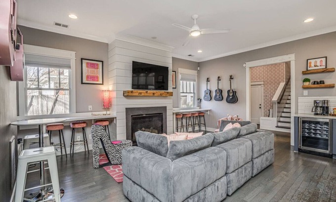 Historic Waverly Casa | 20 Bed Luxury 12 South Bachelorette Pad