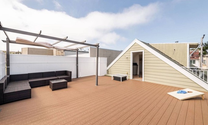 Bayview Casa | 20 Guest Oasis | Spacious SF Skyline Getaway!