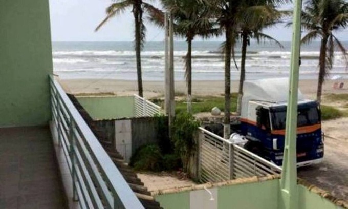 Mongagua Casa | CASA EN LA PLAYA DE ITANHAÉM PIE EN LA ARENA CON PISCINA, 3 DORMITORIOS, UNA SUITE.
