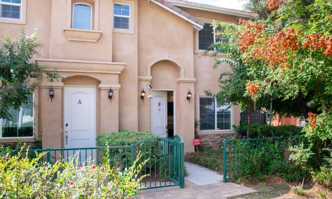 Ontario Casa | 20% OFF Weekly Stay - 4 BR - 3 miles to Airport
