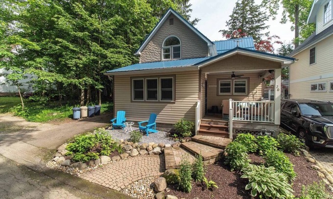 Chautauqua Casa | 20 Park-Walk to Everything CHQ-Pets OK-Free Bikes