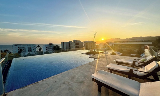 Bucerias Apartamento | 200 METROS DE LA PLAYA, ALBERCA INFINITA, DEPARTAMENTO 2 HABITACIONES 2 BAÑOS
