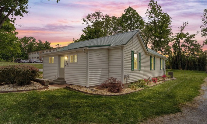 Miller Southside Casa | 200 Yards to Lane Stadium Green Street