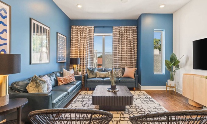 Hillsboro West End Apartamento | 2001 Convent Pl #5 Nashville TN 37212 (Jon & Alon) - Walk to Vanderbilt & Belmont with Garage & Rooftop Deck