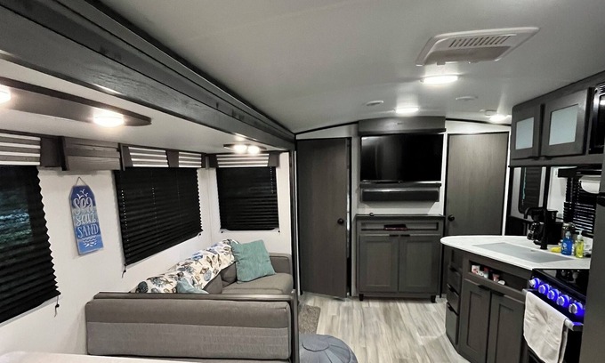 Arcadia Casa | 2021 Clean Modern Camper Fun & Relaxing Farm Adventure