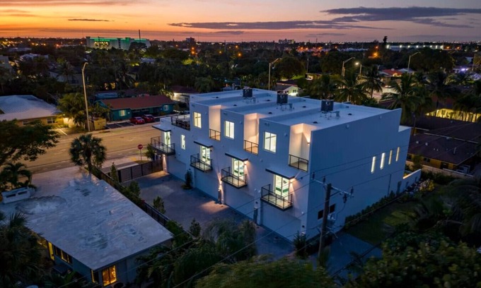 Lake Ridge Casa | 2023 Luxe NEW Modern Home with Pool