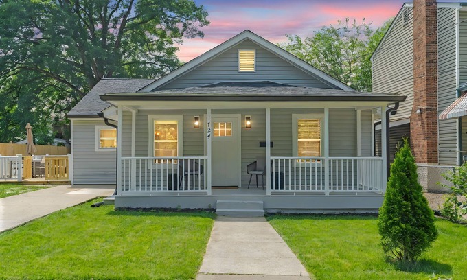 Nauck Casa | 2025 Full Renovation - Charming 4BR Bungalow Home
