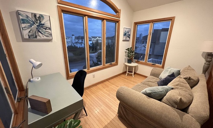 Ocean Hill Casa | Oceanside. 2 min walk to beach. Private Heated Pool. Hot Tub. Pet Friendly.