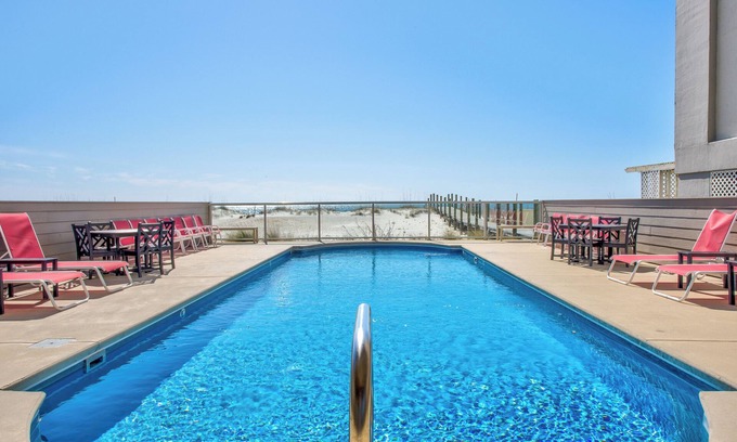 Gulf Shores Casa | 🥳 Summer Sale! First 2! 😎 The Pearl. 20BR. Beachfront. Heatable Pool! ELEVATORS!