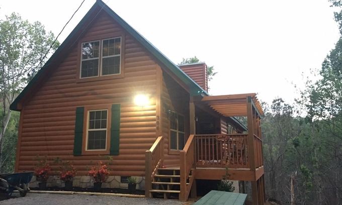 Gatlinburg - Pigeon Forge Cabina | Relájese y disfrute de The Curious Bear Cabin en Gatlinburg Private Perfect Location.