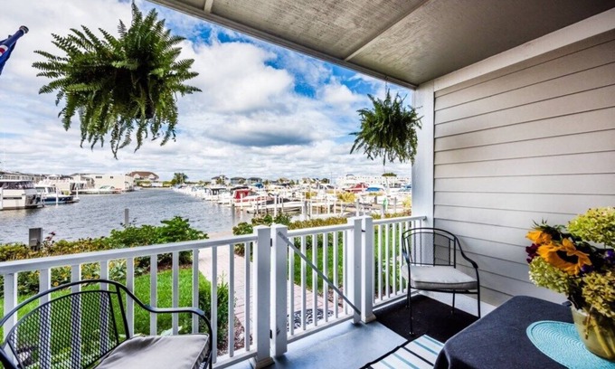 New Buffalo Condominio | (Julio semanas con descuento!) Perfectamente ubicado en New Buffalo Condo con Association Pool!