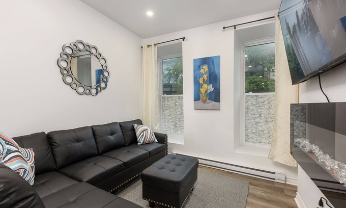 Quartier des Spectacles Apartamento | #204 Downtown One bedroom Loft in with free parking