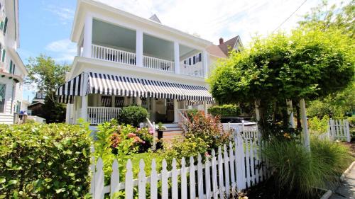 Cape May Casa | 207 Howard Street - The "Schapteau"