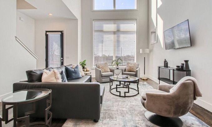 Berry Hill Casa | 21- Trendy "Music Hill"- The Music City Collection