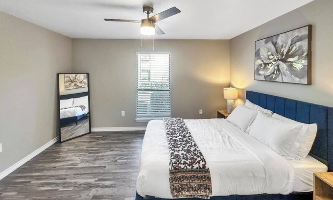 Addison Apartamento | 2107 · Cozy Addison Apt, Free Park Wi-Fi, Pool & Gym