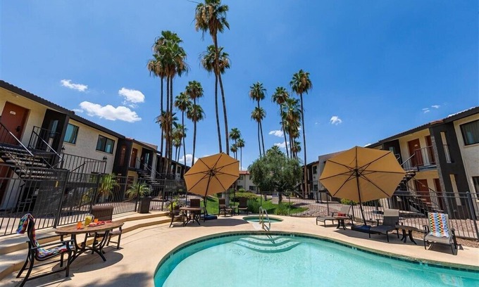 South Scottsdale Apartamento | Totalmente amueblado 1 dormitorio en el Greenbelt más Wifi gratuito y todas las comodidades del hogar!