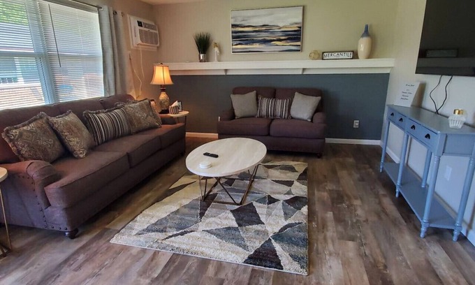 Franklin Casa | 219 Maxwell St - Unit C · A great newly renovated place to stay in Franklin