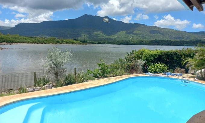 Black River Casa | 21LG Ilot Fortier M Sea Front and Swimming pool