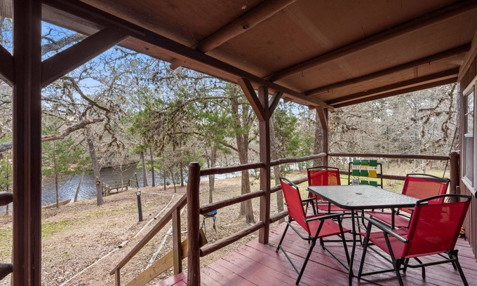 La Grange Cabina | 22 miles to Round Top, 3/2 w/ trailer parking, relaxing cozy cabin w/ lake, wifi
