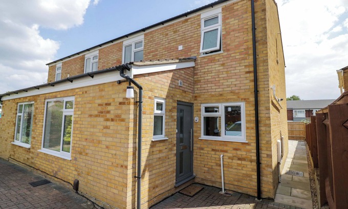 Kidlington Cabaña | 22 OLD CHAPEL CLOSE, family friendly, with a garden in Kidlington