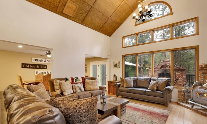 Summit Estates Cabina | 2201-apres Ski Haus 4 Bedroom Home by RedAwning