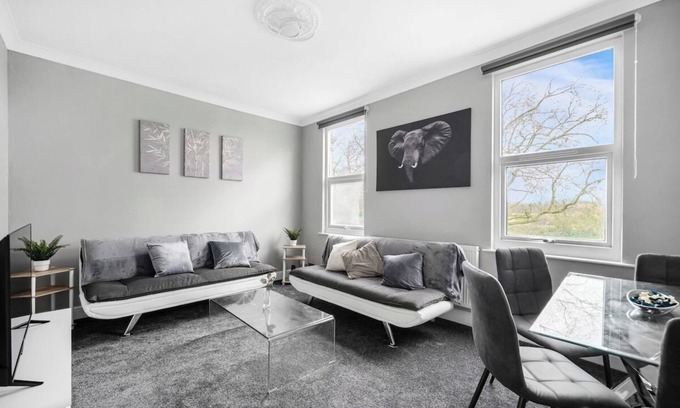 Cann Hall Apartamento | 221 Dames Road E7 0EA · Long Stay 10%Off | WiFi | Parking | Sleeps 5