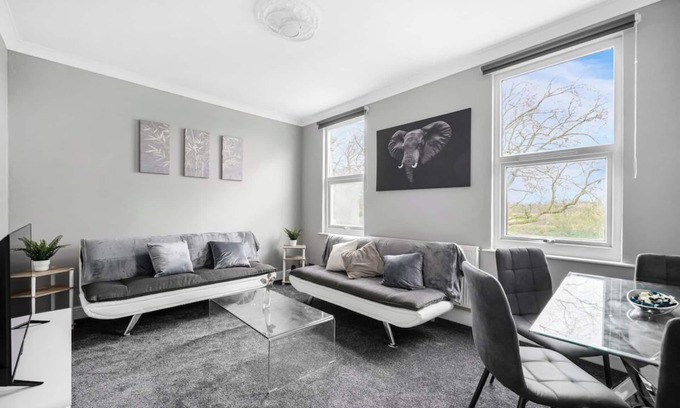 Cann Hall Apartamento | 221 Dames Road E7 0EA · Long Stay 10%Off | WiFi | Parking | Sleeps 5