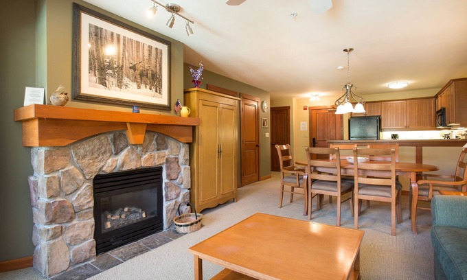 Salt Lake Mountain Resorts Condominio | 2211 - Two Bedroom Standard Eagle Springs East by RedAwning