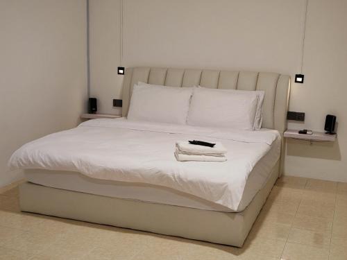 Central Seberang Perai Casa | 23 Inn Kingbed Room with Balcony