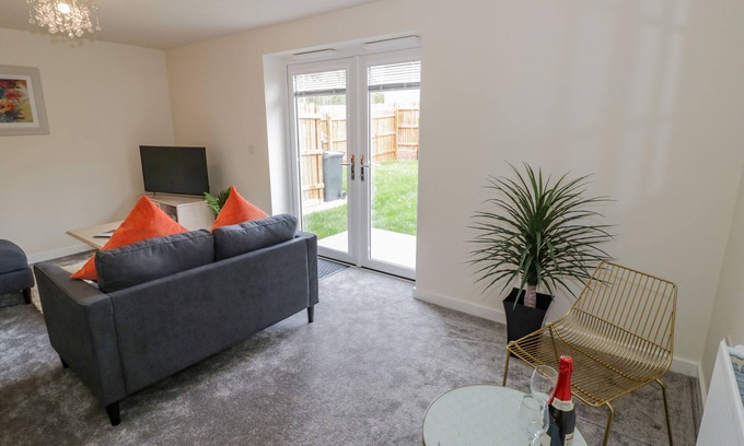 Coventry Cabaña | 23 Moat House Close