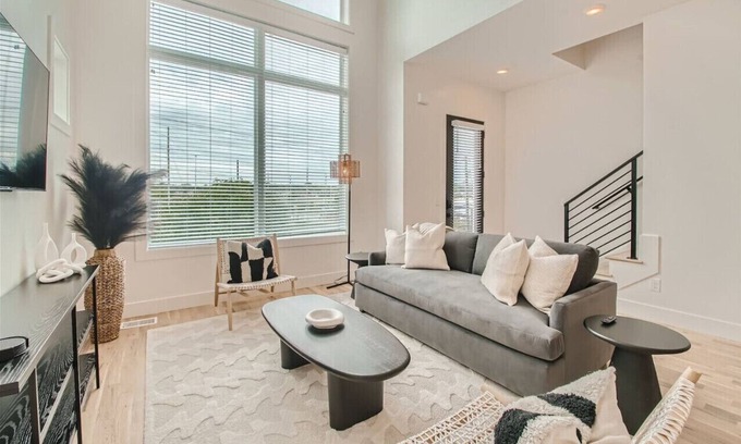 Berry Hill Casa | 23- Sleek Modern Home- The Music City Collection