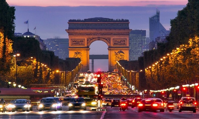 Champs-Elysees Apartamento | 230m2 next to the prestigious Ave Montaigne-the French fashion tree lined Blvd