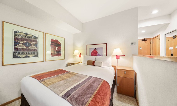 Olympic Valley Condominio | 234 | Timeless Studio – Spas, Pool & Room to Chill