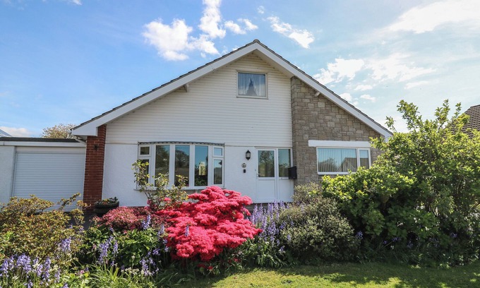 Bryn-crug Cabaña | 24 DOLITHEL, family friendly, character holiday cottage in Tywyn