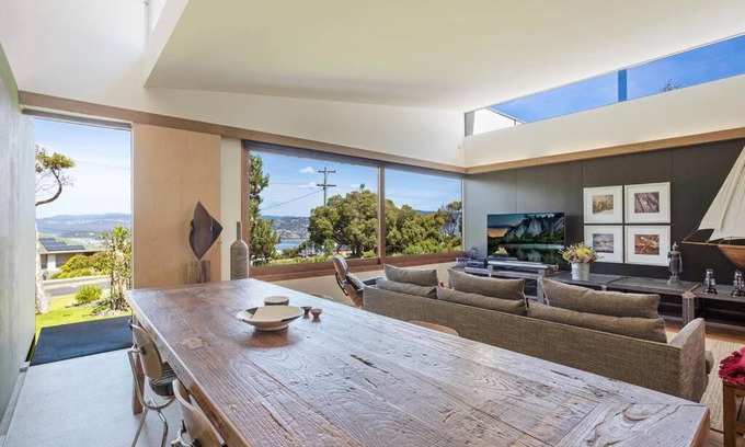 Merimbula Casa | 24 Hill Street- Unique 2 bedroom pet friendly home