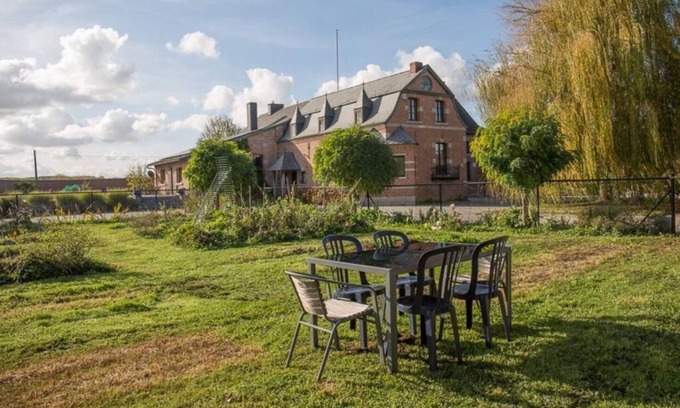 Leuze-en-Hainaut Cama Y Desayuno | 24 mins from Pairi Daiza | Quiet house with fire pit