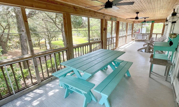 Ocracoke Casa | 24 Pompano Place: Nice secluded location, short way from the village.