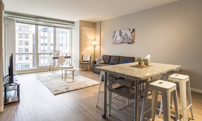 Washington Apartamento | 246 Park Ave · Downtown Luxurious Style | FREE Structure Parking!