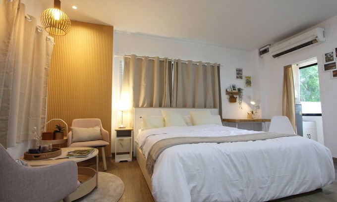 Lat Krabang Casa | 24hr Cozy stay BKK Near Airport and Mall Train to Town Room LatKrabang