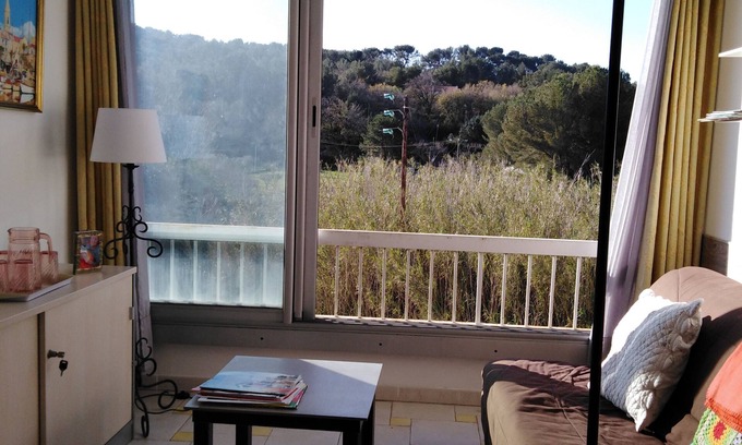 Sanary-sur-Mer Apartamento | 24m2 studio in private property with swimming pool and private parking space.