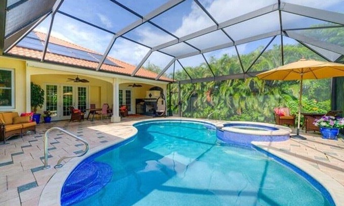 Biggar Villa | Villa Country Club Residence - Stylish 4 BR Home