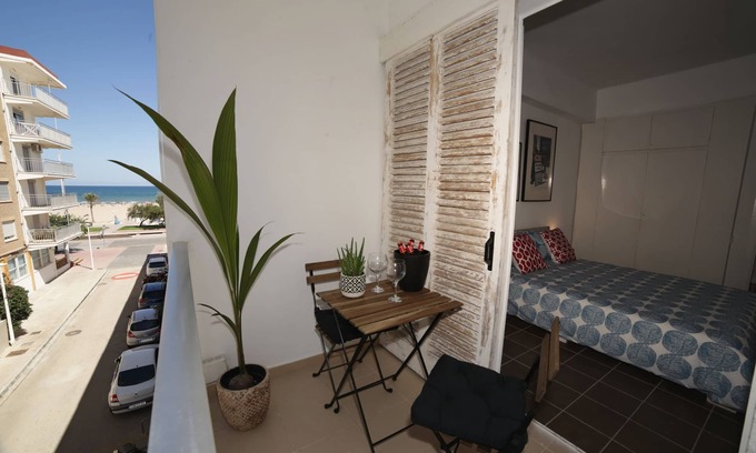 Playa de Gandia Apartamento | A 25 mts.de la playa! Wi-Fi. Recién reformado. A/A (frío y calor)