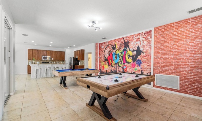 Bellavida Complejo | 25 Minutes from Disney & Universal, Private Pool, Game Room and Themed Rooms!