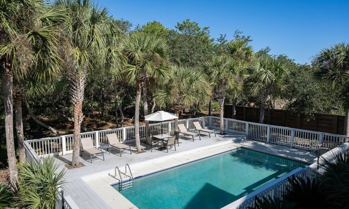 Gulf Trace Casa | 25% SALE Thru FALL~New Listing~"Gindarra"~Gulf Trace~Heated Pool~Beach Gear~Park