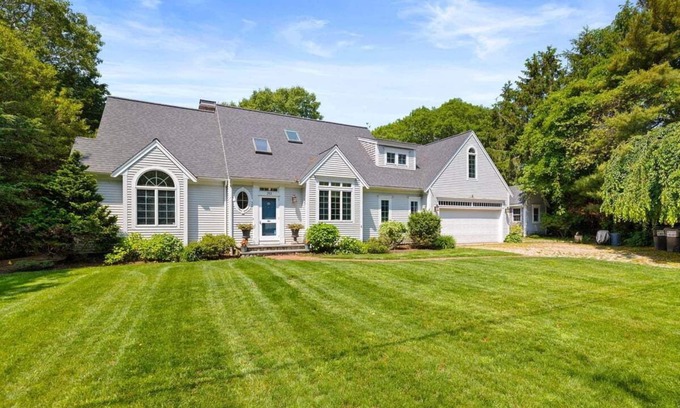 Cotuit Casa | 252-Co Clams & Shells High End Cotuit Waterfront, Pool & Dock, Bring your Boat!