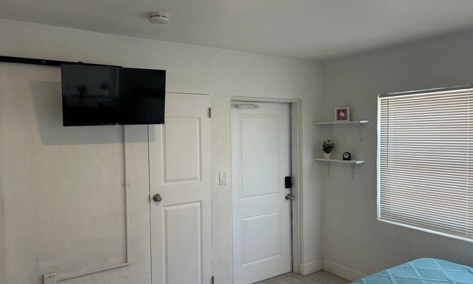 Tropic Apartamento | 2526 Modern Studio in Historic Area