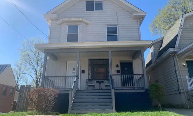 Hyde Park Apartamento | 2639 Observatory Avenue, Unit 2 · Hyde Park Hideaway Close to Square & Downtown!