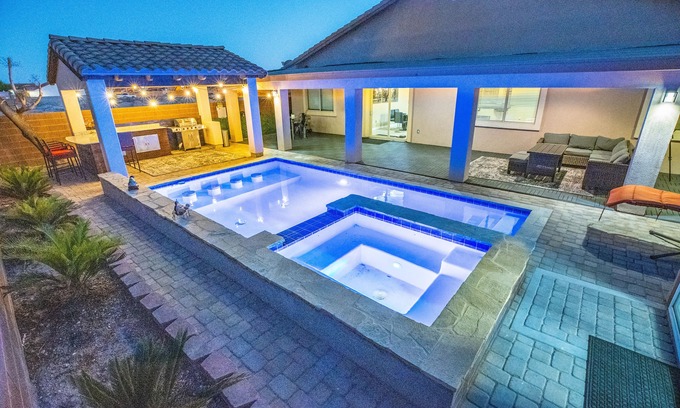 North Las Vegas Casa | 2700 Sq Ft House W/25Foot Heatable NEW! Pool/Spa